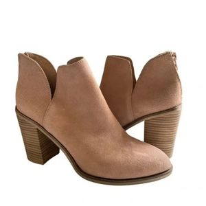 Dolce Vita suede leather size 8 1/2